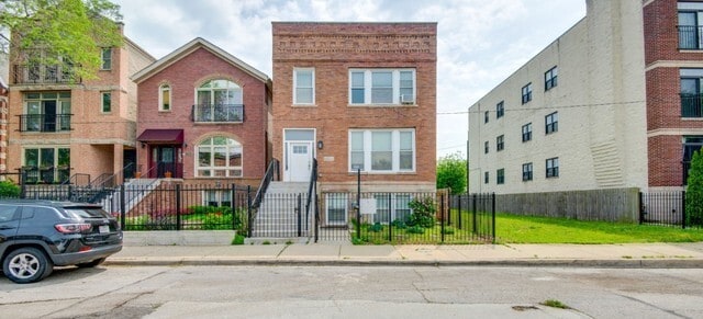 property at 4241 S Langley Ave