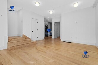 86 Chelsea St, Unit 1 in Boston, MA - Foto de edificio - Building Photo