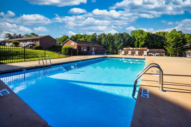 Foxcreek Apartments in Winston-Salem, NC - Building Photo - Building Photo