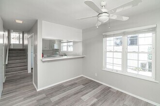 314 E Bay Ave in Newport Beach, CA - Building Photo - Building Photo