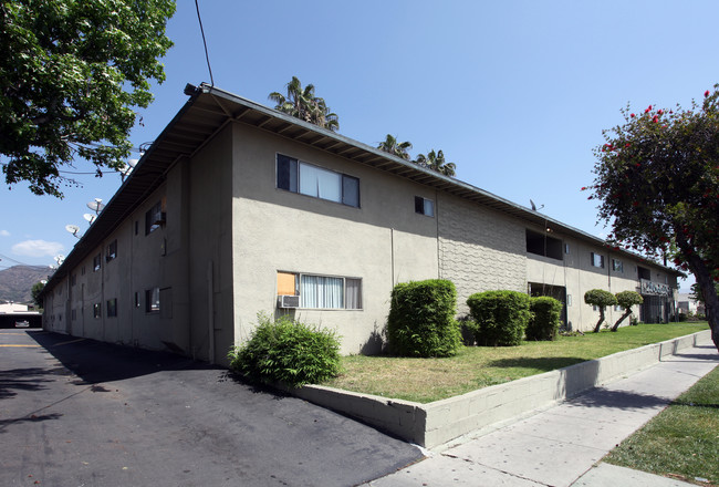 Thunderbird Apartments in Azusa, CA - Foto de edificio - Building Photo