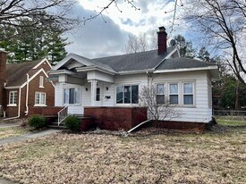 1225 E Jefferson St in Bloomington, IL - Building Photo