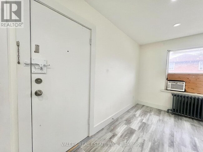 15 Stavebank Rd S in Mississauga, ON - Building Photo - Building Photo