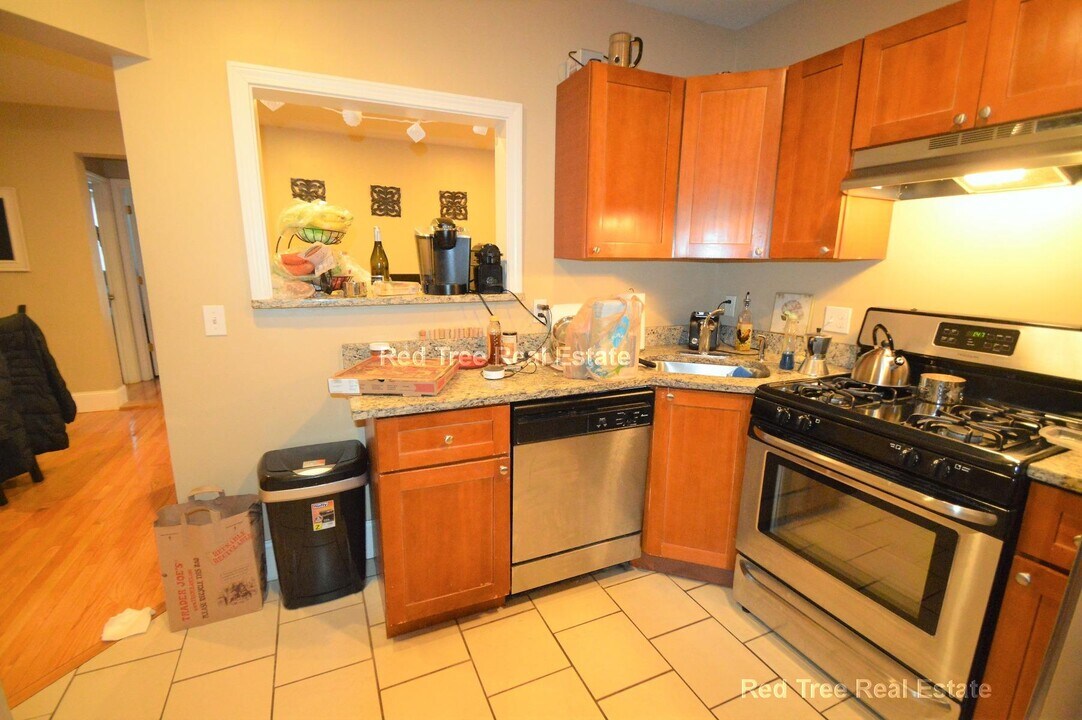 72 Egmont St, Unit 1 in Brookline, MA - Building Photo