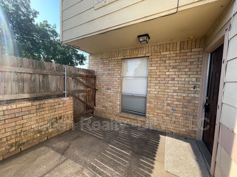 5516 Lewis Ct in North Richland Hills, TX - Building Photo