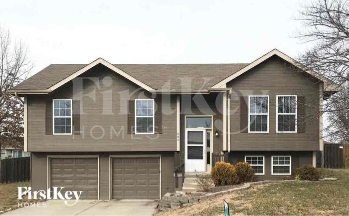 808 E 15th St in Kearney, MO - Building Photo