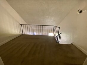 910 W Cameron St in Hanford, CA - Building Photo - Building Photo