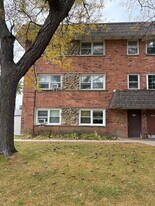 7411 Astor Ave, Unit 2A in Hanover Park, IL - Building Photo