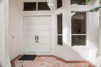 1012 SW 156th Ave in Pembroke Pines, FL - Building Photo - Building Photo