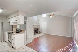 340 W Harwood Rd in Hurst, TX - Building Photo - Building Photo
