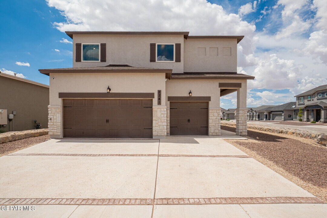 2241 Tierra Delmonte Dr in El Paso, TX - Building Photo