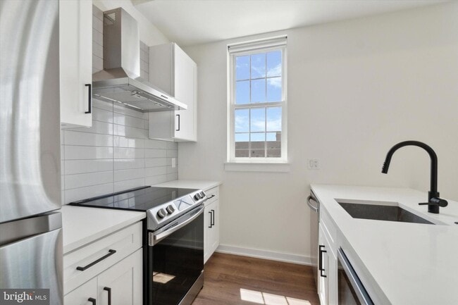 2513 N Howard St, Unit 302 in Philadelphia, PA - Building Photo - Building Photo