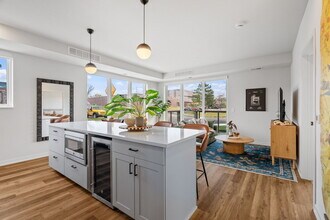 Aloma in Shoreview, MN - Foto de edificio - Building Photo