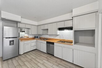 7205 Beechnut St in Houston, TX - Building Photo - Building Photo