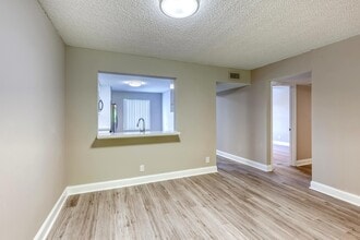 240 SE 10th St in Delray Beach, FL - Foto de edificio - Building Photo