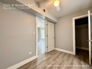 3320 W Warner Ave in Chicago, IL - Building Photo - Building Photo