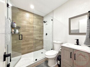 11240 SW 60th Terrace in Miami, FL - Building Photo - Building Photo