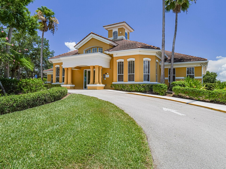 5095 Fairways Cir in Vero Beach, FL - Building Photo