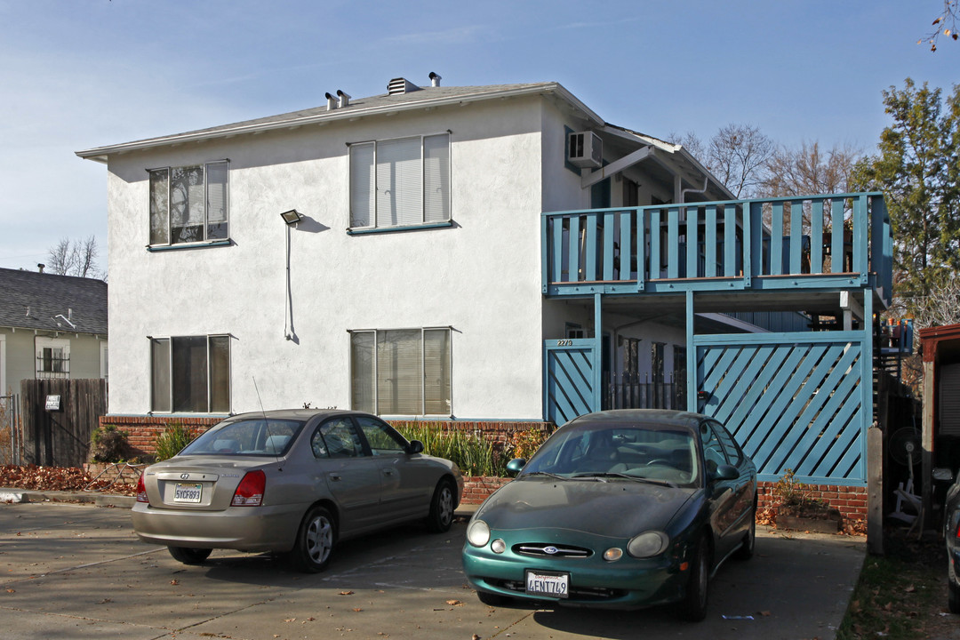 2279 Grove Ave in Sacramento, CA - Building Photo