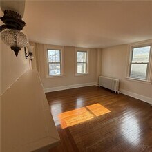 1 Bartlett Ct in Newport, RI - Building Photo - Building Photo