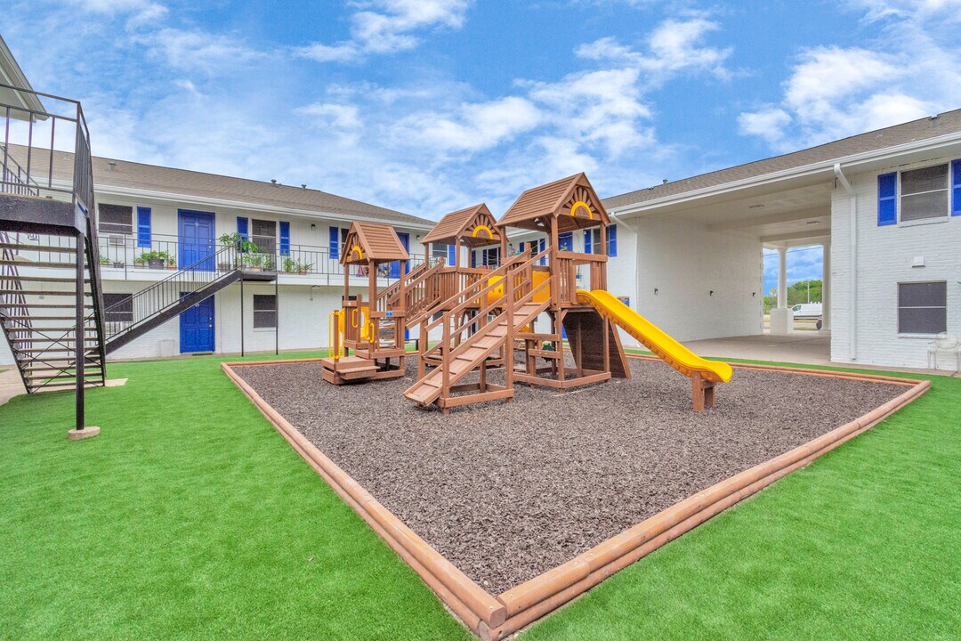 11211 S Post Oak Apartments in Houston, TX - Building Photo