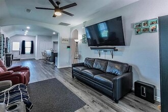 1602 Blue Jay Dr in Ennis, TX - Building Photo - Building Photo