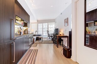 115 McMahon Dr in Toronto, ON - Building Photo