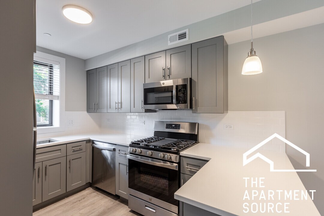 1135 Oak Ave in Evanston, IL - Building Photo