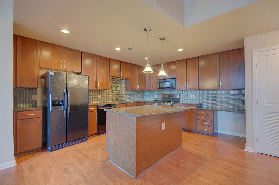 8185 E Lowry Blvd, Unit 104 in Denver, CO - Building Photo