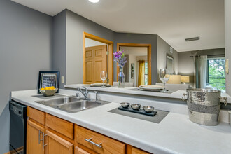 Library Hill Apartments in Milwaukee, WI - Building Photo - Interior Photo