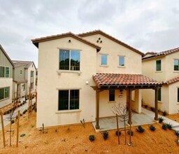 5254 Wildflower Ln in Fontana, CA - Building Photo - Building Photo