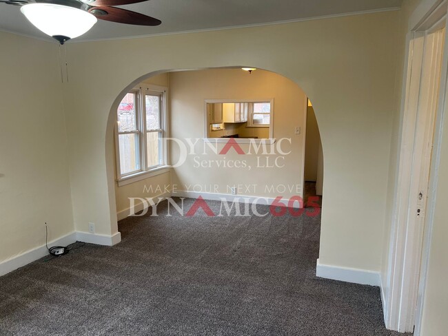 2413 S Norton Ave in Sioux Falls, SD - Foto de edificio - Building Photo