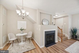 6103 Aster Haven Cir in Haymarket, VA - Building Photo - Building Photo