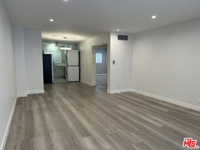 326 S Serrano Ave in Los Angeles, CA - Building Photo - Building Photo