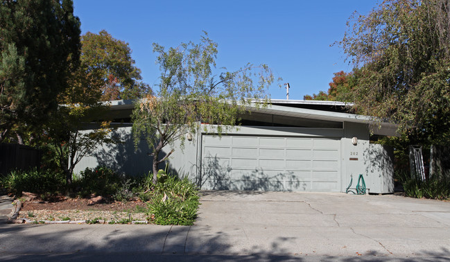 262 Los Banos Ave in Walnut Creek, CA - Building Photo - Building Photo