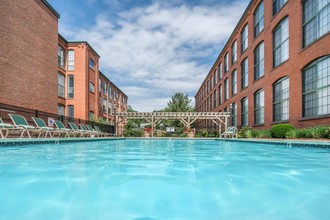 Lofts at the Mills in Manchester, CT - Foto de edificio - Building Photo