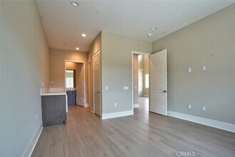 6544 Canyon Oaks Dr in Simi Valley, CA - Foto de edificio - Building Photo