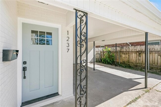 1237 Helios Ave in Metairie, LA - Foto de edificio - Building Photo