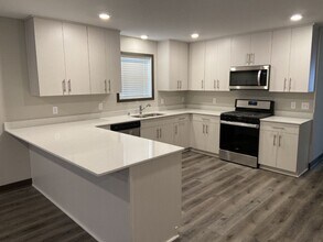 864 18th Ave SE in Minneapolis, MN - Building Photo - Building Photo