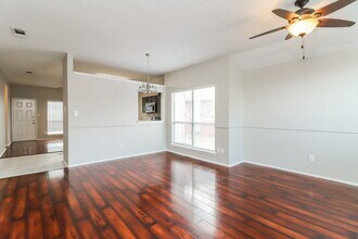 208 Rosewood Ln in Cedar Hill, TX - Building Photo - Building Photo