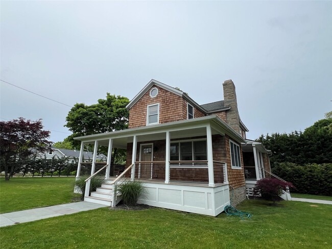 7 Halsey Ave in East Quogue, NY - Building Photo - Building Photo