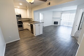 4378 Sepulveda Blvd in Sherman Oaks, CA - Building Photo - Interior Photo