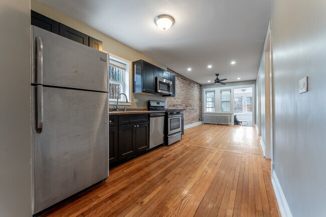 3908 W Montrose Ave in Chicago, IL - Building Photo - Building Photo