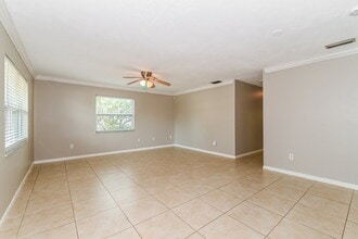 5595 Sunrise Dr in Ft. Myers, FL - Foto de edificio - Building Photo