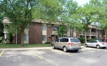 Millcreek Condominium in Buffalo Grove, IL - Building Photo - Building Photo