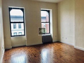 140 W 75th St-Unit -17A in New York, NY - Building Photo - Building Photo