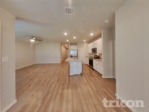 13693 Paxton Blvd in Saint Hedwig, TX - Building Photo - Building Photo