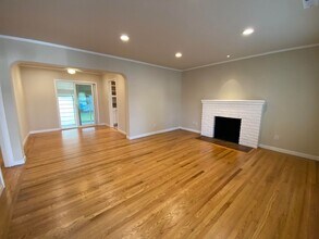 945 Hall St in San Carlos, CA - Building Photo - Building Photo