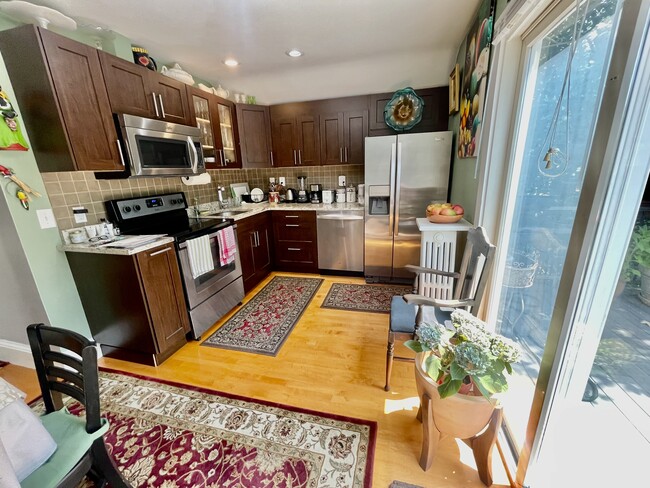11 Saint John St, Unit 2