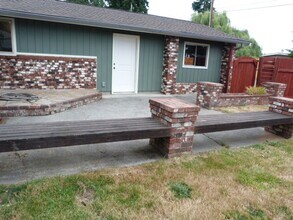 1515 W 13th St in Port Angeles, WA - Foto de edificio - Building Photo